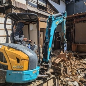 2025年10月10日の投稿「メガネ班牛尾です」
