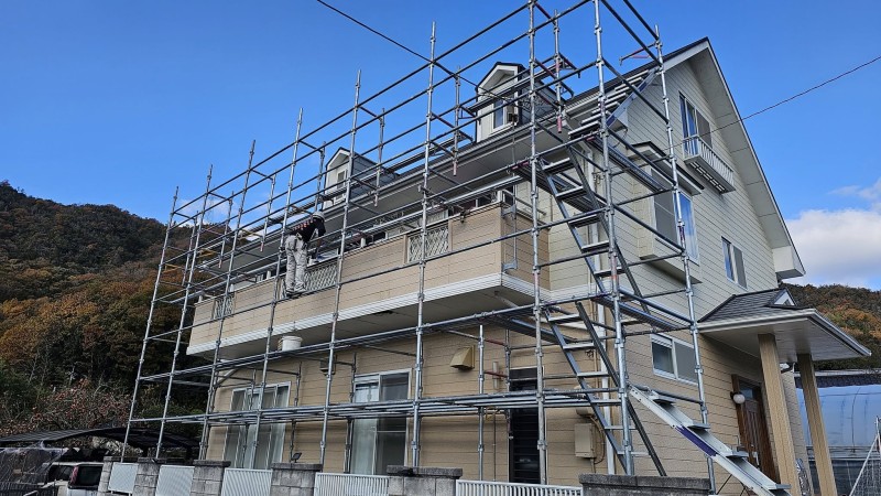 2025年11月28日(金) 23:39の投稿「2025年11月28日(金)メガネ班牛尾です」の画像