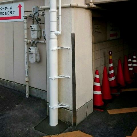 広島で外壁塗装【みなが公民館様［配管塗装工事］】のイメージ