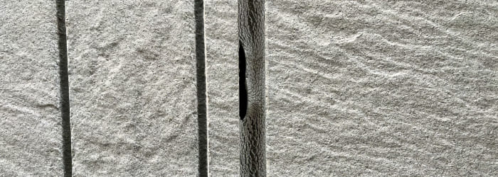 目地のコーキングのひび割れや肉痩せ