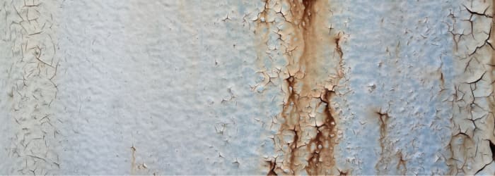 鉄部にサビが発生している