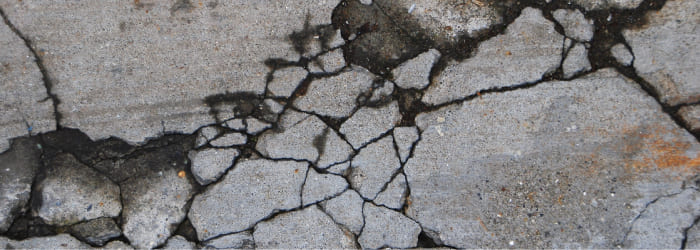 放置すると危険!外壁のひび割れがもたらすリスク