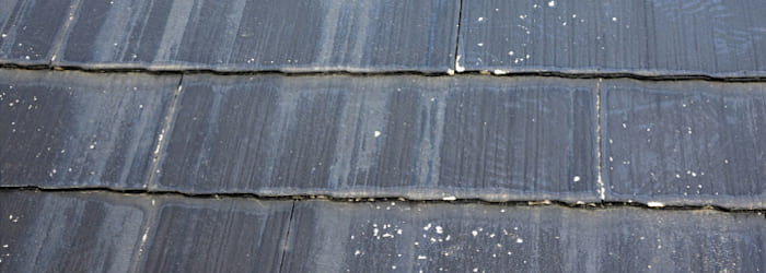 スレート屋根の劣化症状：⑤反り・浮き
